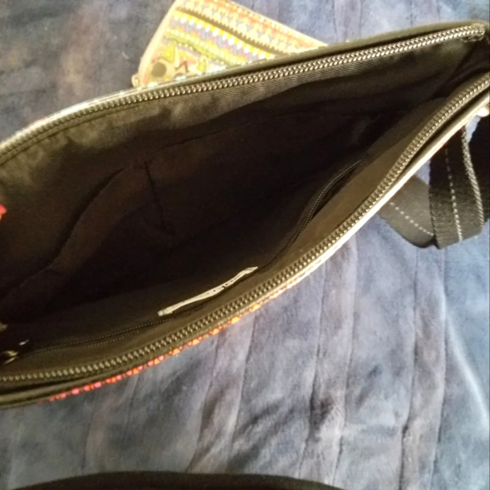 Sakroots cross body bag with wallet. Adjustable strap. Great condition. - Picture 7 of 12